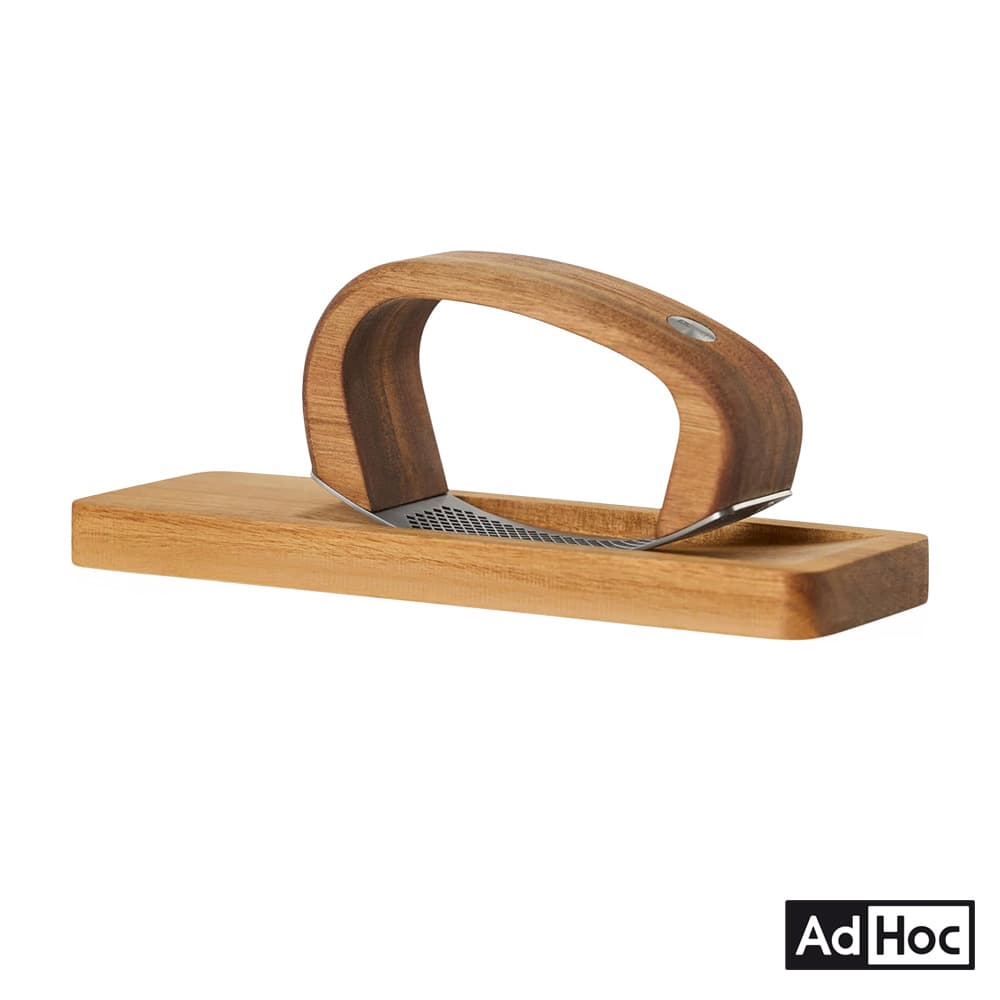 GARLIC PRESS W/CHOPPING BOARD