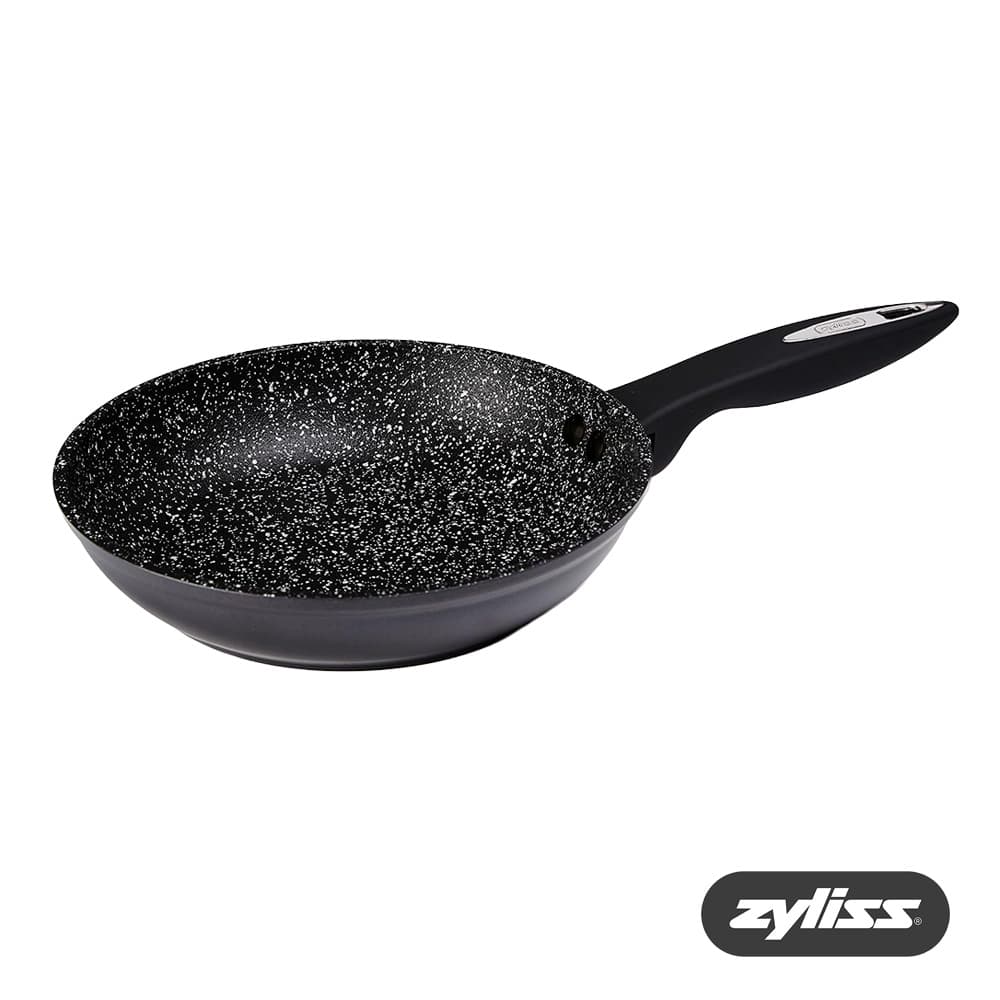 FORGED ALUMINUM PAN WITH SOFTTOUCH HANDLE