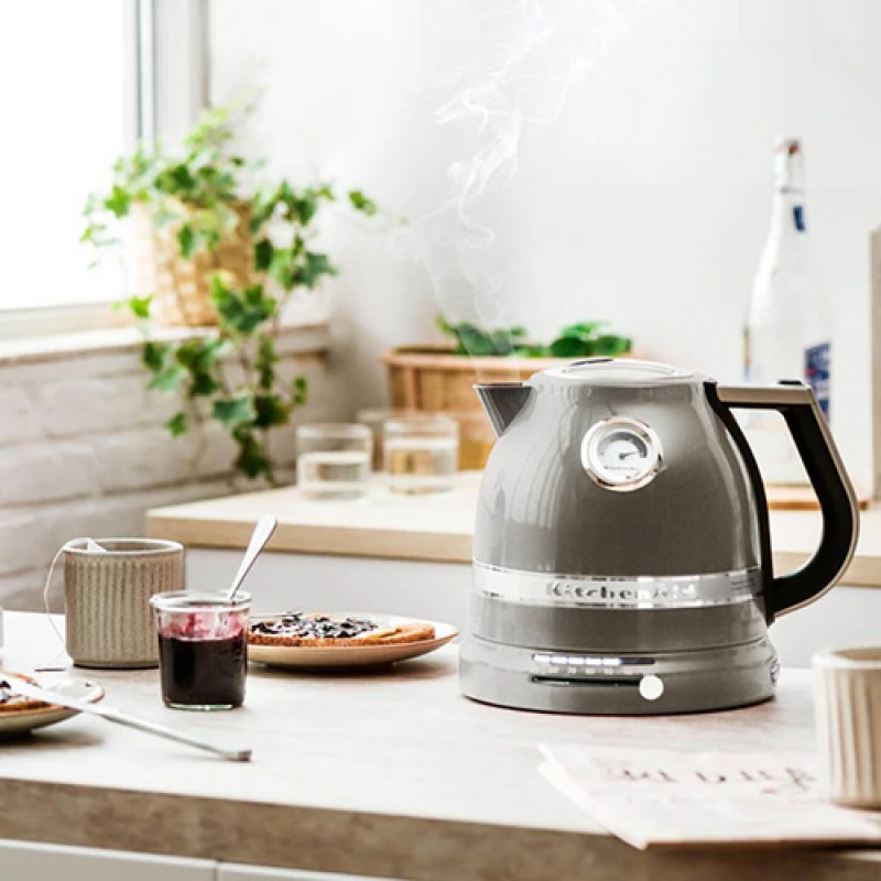 1.5L ARTISAN KETTLE MEDALLION SILVER