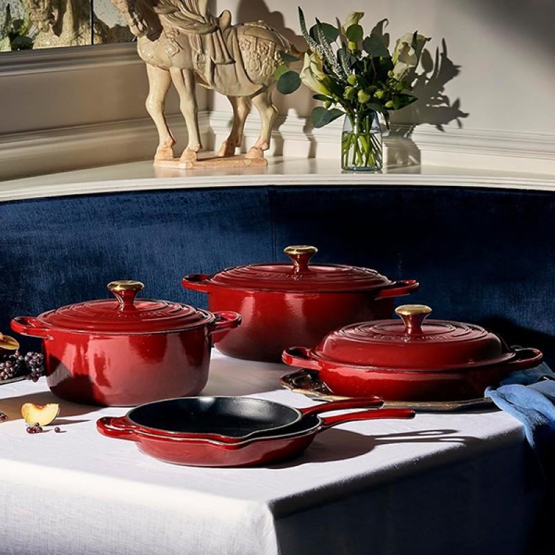 28CM SIGNATURE ENAMELLED CAST IRON ROUND CASSEROLE - GARNET