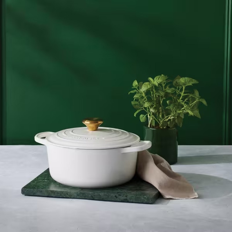 28CM SIGNATURE ENAMELLED CAST IRON ROUND CASSEROLE - WHITE