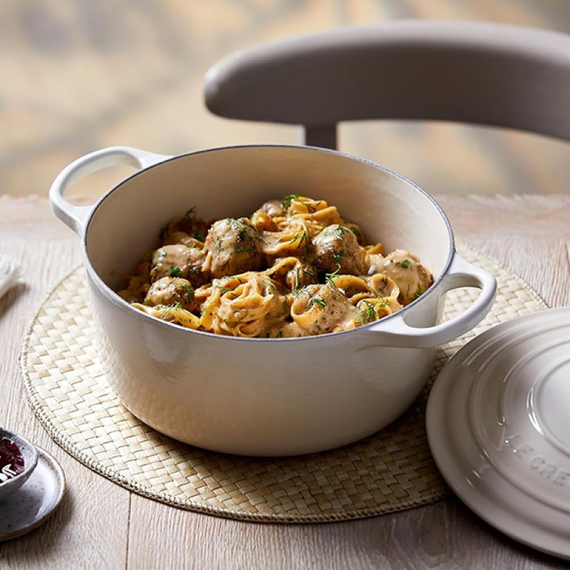 26CM SIGNATURE ENAMELLED CAST IRON ROUND CASSEROLE - MERINGUE