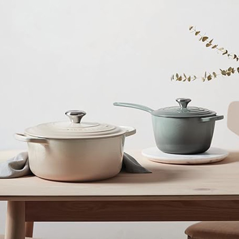 26CM SIGNATURE ENAMELLED CAST IRON ROUND CASSEROLE - MERINGUE