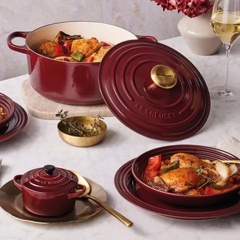 24CM SIGNATURE ENAMELLED CAST IRON ROUND CASSEROLE - GARNET