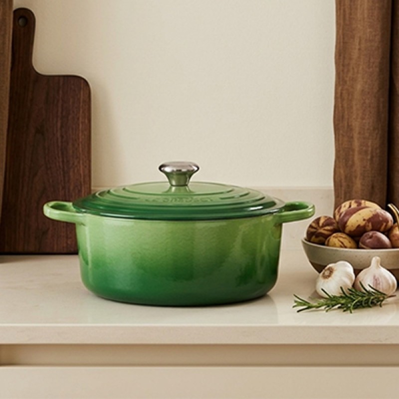 31CM CAST IRON OVAL SHALLOW CASSEROLE - BAMBOO