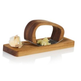 GARLIC PRESS W/CHOPPING BOARD