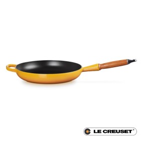 28cm CAST IRON FRYING PAN WITH WOODEN HANDLE - NEC...