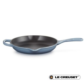 23CM SIGNATURE CAST IRON ROUND SKILLET - CHAMBRAY